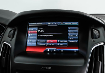 Подержанный автомобиль Ford Focus Hatchback 2016 года (10 фото)