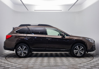 Подержанный автомобиль Subaru Outback Wagon 2018 года (6 фото)