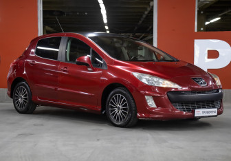 Подержанный автомобиль Peugeot 308 Hatchback 2009 года (3 фото)