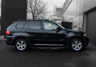 Подержанный автомобиль BMW X5 2010 года (4 фото)