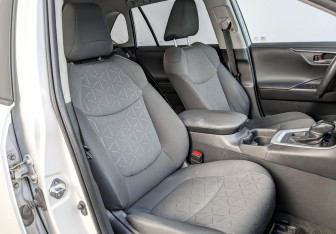 Подержанный автомобиль Toyota RAV4 2021 года (23 фото)