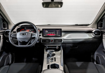 Подержанный автомобиль Geely Coolray 2023 года (14 фото)