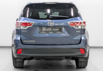 Подержанный автомобиль Toyota Highlander 2014 года (6 фото)