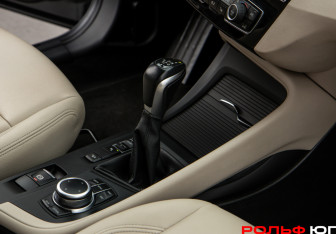 Подержанный автомобиль BMW X1 2018 года (12 фото)