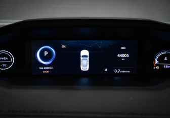 Подержанный автомобиль Changan UNI-V 2023 года (11 фото)