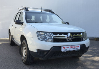 Подержанный автомобиль Renault Duster 2017 года (3 фото)