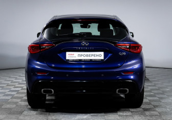 Подержанный автомобиль Infiniti Q30 2017 года (6 фото)