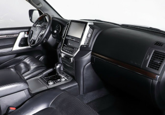 Подержанный автомобиль Toyota Land Cruiser Suv 2016 года (9 фото)