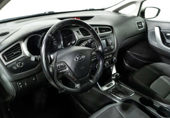 Подержанный автомобиль Kia Ceed Hatchback 2013 года (7 фото)