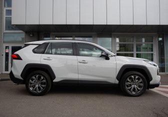 Новый Toyota RAV4 2025 (4 фото)