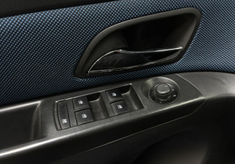Подержанный автомобиль Chevrolet Cruze Sedan 2011 года (21 фото)