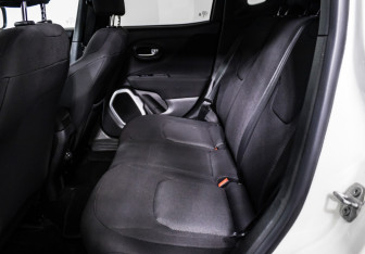 Подержанный автомобиль Jeep Renegade 2018 года (12 фото)