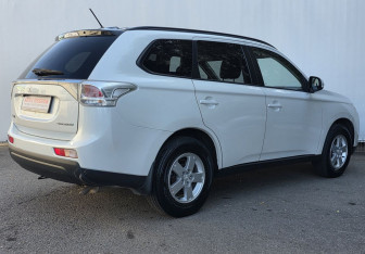 Подержанный автомобиль Mitsubishi Outlander 2013 года (5 фото)