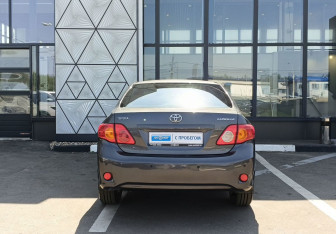 Подержанный автомобиль Toyota Corolla Sedan 2008 года (6 фото)