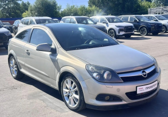Подержанный автомобиль Opel Astra Hatchback 2010 года (3 фото)