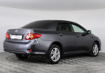 Подержанный автомобиль Toyota Corolla Sedan 2008 года (4 фото)