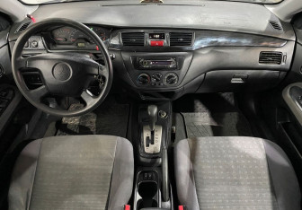 Подержанный автомобиль Mitsubishi Lancer Sedan 2003 года (9 фото)