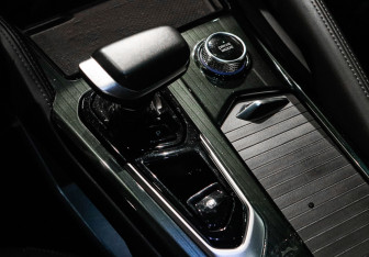 Подержанный автомобиль Geely Monjaro 2023 года (21 фото)