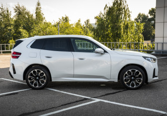 Подержанный автомобиль BMW X3 2025 года (6 фото)