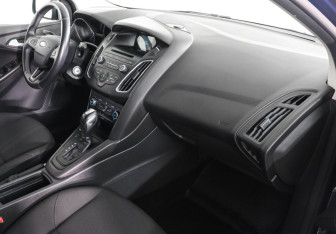 Подержанный автомобиль Ford Focus Hatchback 2017 года (10 фото)