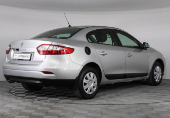 Подержанный автомобиль Renault Fluence 2011 года (3 фото)