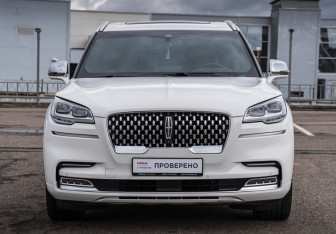 Подержанный автомобиль Lincoln Aviator 2020 года (2 фото)
