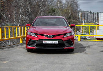 Подержанный автомобиль Toyota Camry Sedan 2021 года (2 фото)
