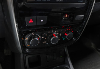 Подержанный автомобиль Nissan Terrano 2017 года (18 фото)