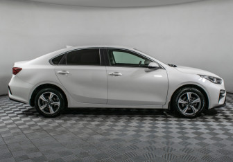 Подержанный автомобиль Kia Cerato Sedan 2018 года (4 фото)