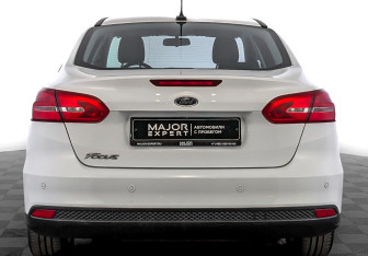 Подержанный автомобиль Ford Focus Sedan 2018 года (6 фото)