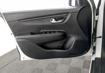 Подержанный автомобиль Kia Rio Sedan 2020 года (19 фото)