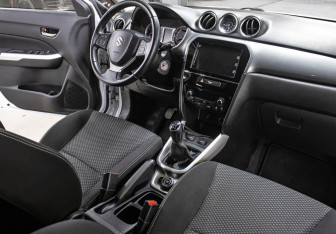 Подержанный автомобиль Suzuki Vitara 2017 года (11 фото)