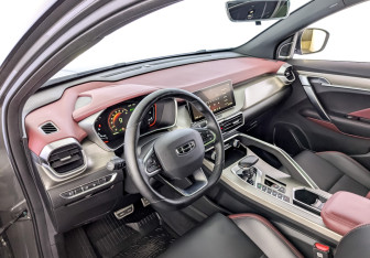 Подержанный автомобиль Geely Coolray 2023 года (16 фото)