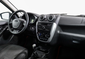 Подержанный автомобиль LADA (ВАЗ) Granta Sedan 2017 года (7 фото)