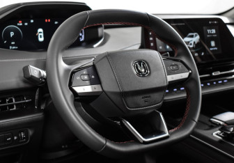 Подержанный автомобиль Changan UNI-S 2024 года (14 фото)