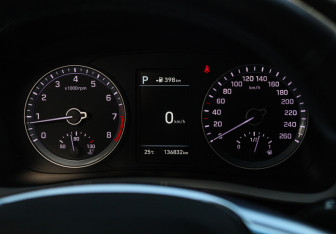 Подержанный автомобиль Hyundai Sonata 2017 года (16 фото)