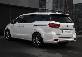 Подержанный автомобиль Kia Carnival 2018 года (7 фото)