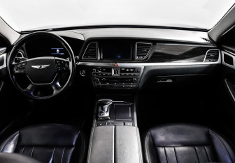 Подержанный автомобиль Genesis G80 2019 года (11 фото)
