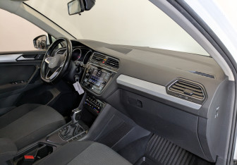 Подержанный автомобиль Volkswagen Tiguan 2021 года (10 фото)