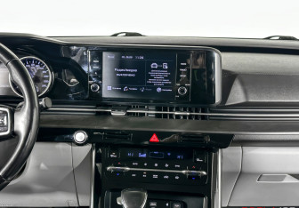 Подержанный автомобиль Kia Carnival 2021 года (17 фото)