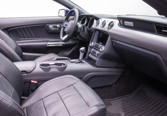 Подержанный автомобиль Ford Mustang Convertible 2020 года (12 фото)