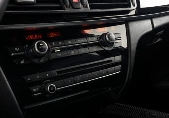 Подержанный автомобиль BMW X5 2015 года (26 фото)