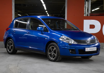 Подержанный автомобиль Nissan Tiida Hatchback 2007 года (3 фото)