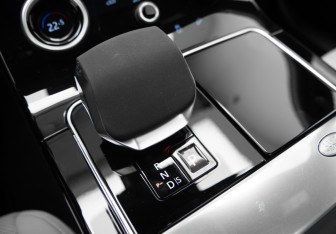 Подержанный автомобиль Land Rover Range Rover Velar 2022 года (21 фото)