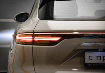 Подержанный автомобиль Porsche Cayenne 2021 года (35 фото)