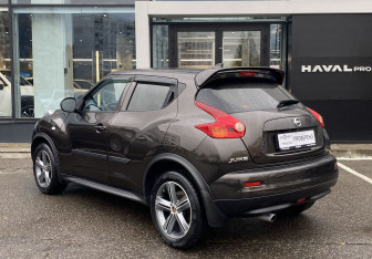Подержанный автомобиль Nissan Juke 2011 года (7 фото)