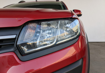 Подержанный автомобиль Renault Sandero 2016 года (11 фото)