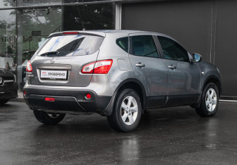 Подержанный автомобиль Nissan Qashqai 2013 года (4 фото)