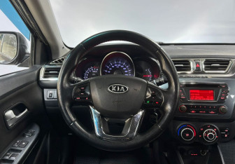 Подержанный автомобиль Kia Rio Sedan 2012 года (16 фото)