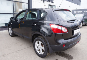 Подержанный автомобиль Nissan Qashqai 2012 года (7 фото)